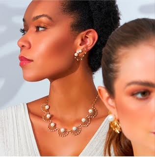 Daisy Pearl Necklace