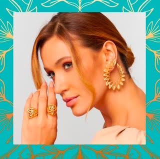 Giant Daisy Earrings - Matte Gold