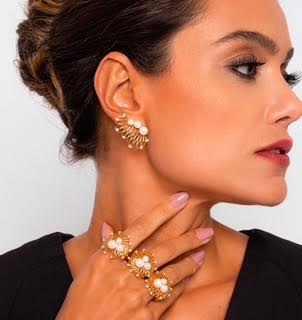 Daisy Pearl Earrings