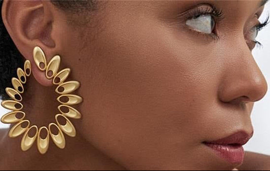 Giant Daisy Earrings - Matte Gold